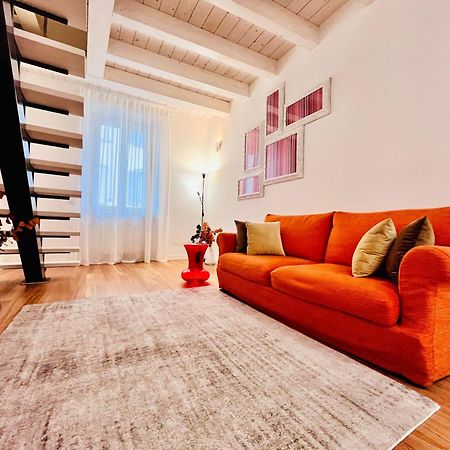 Riverside Loft Navigli - Spacious Two-Bedroom Apartment มิลาน ภายนอก รูปภาพ