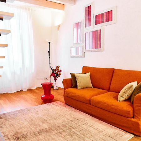 Riverside Loft Navigli - Spacious Two-Bedroom Apartment มิลาน ภายนอก รูปภาพ