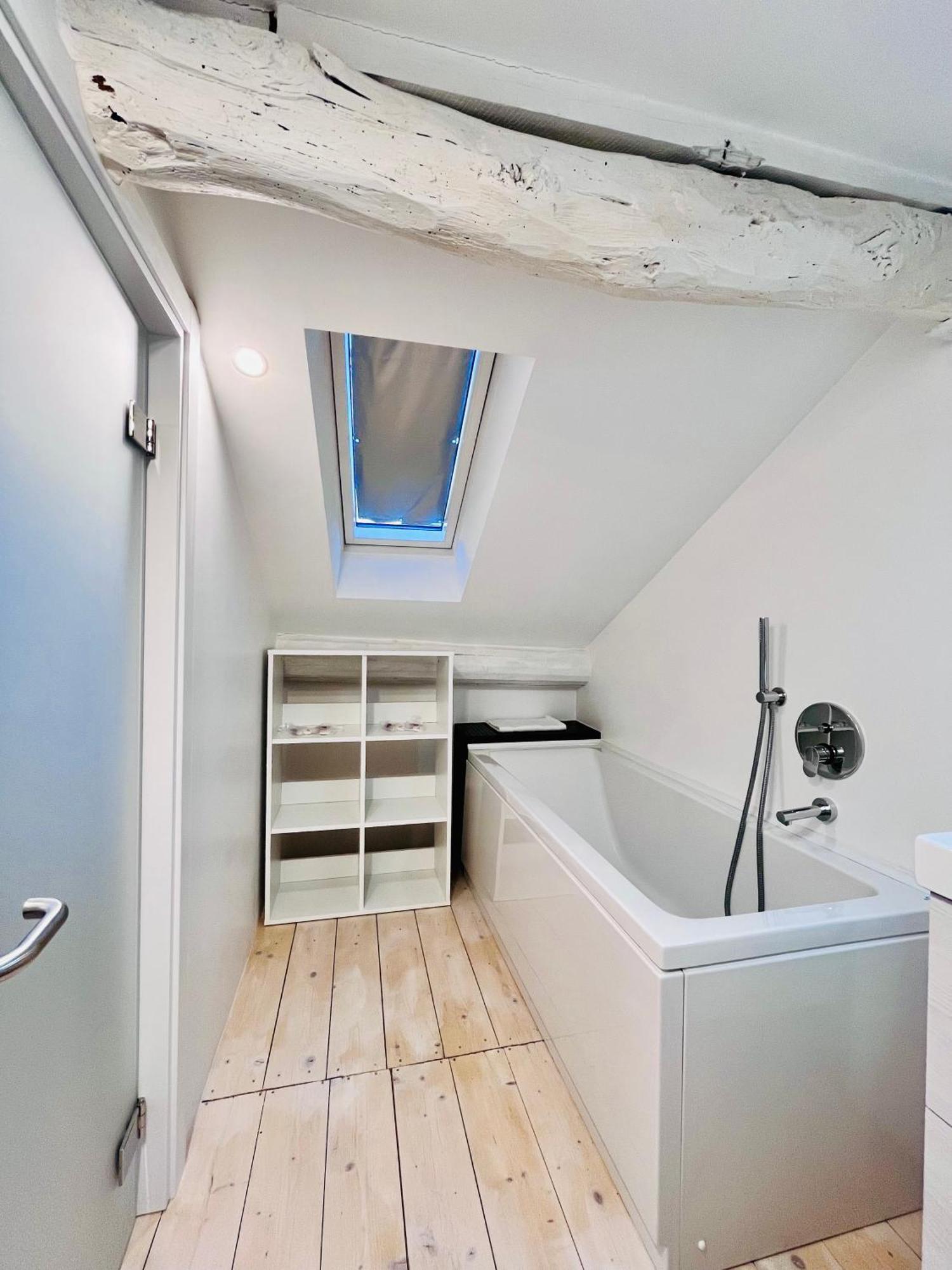 Riverside Loft Navigli - Spacious Two-Bedroom Apartment มิลาน ภายนอก รูปภาพ