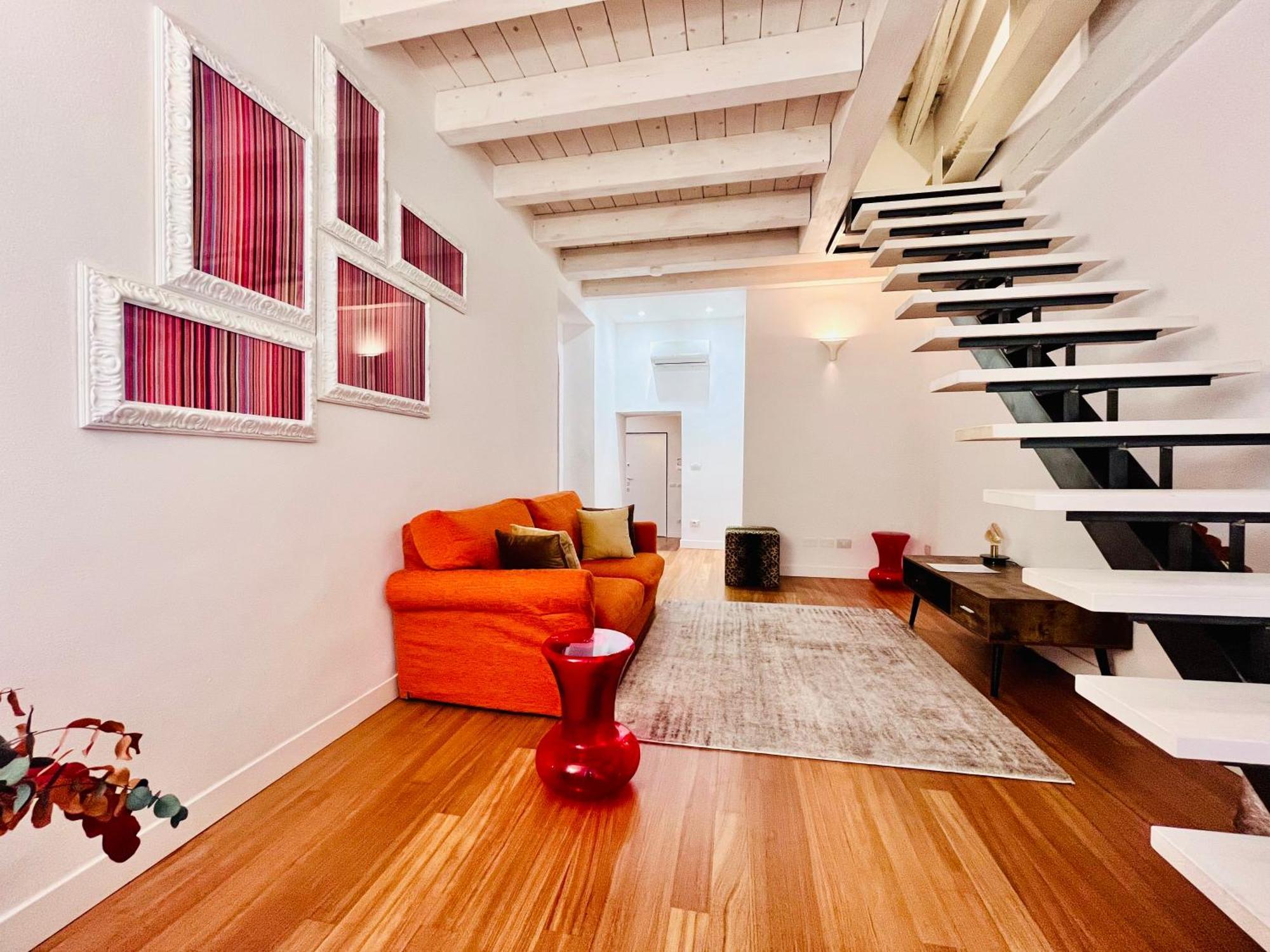 Riverside Loft Navigli - Spacious Two-Bedroom Apartment มิลาน ภายนอก รูปภาพ