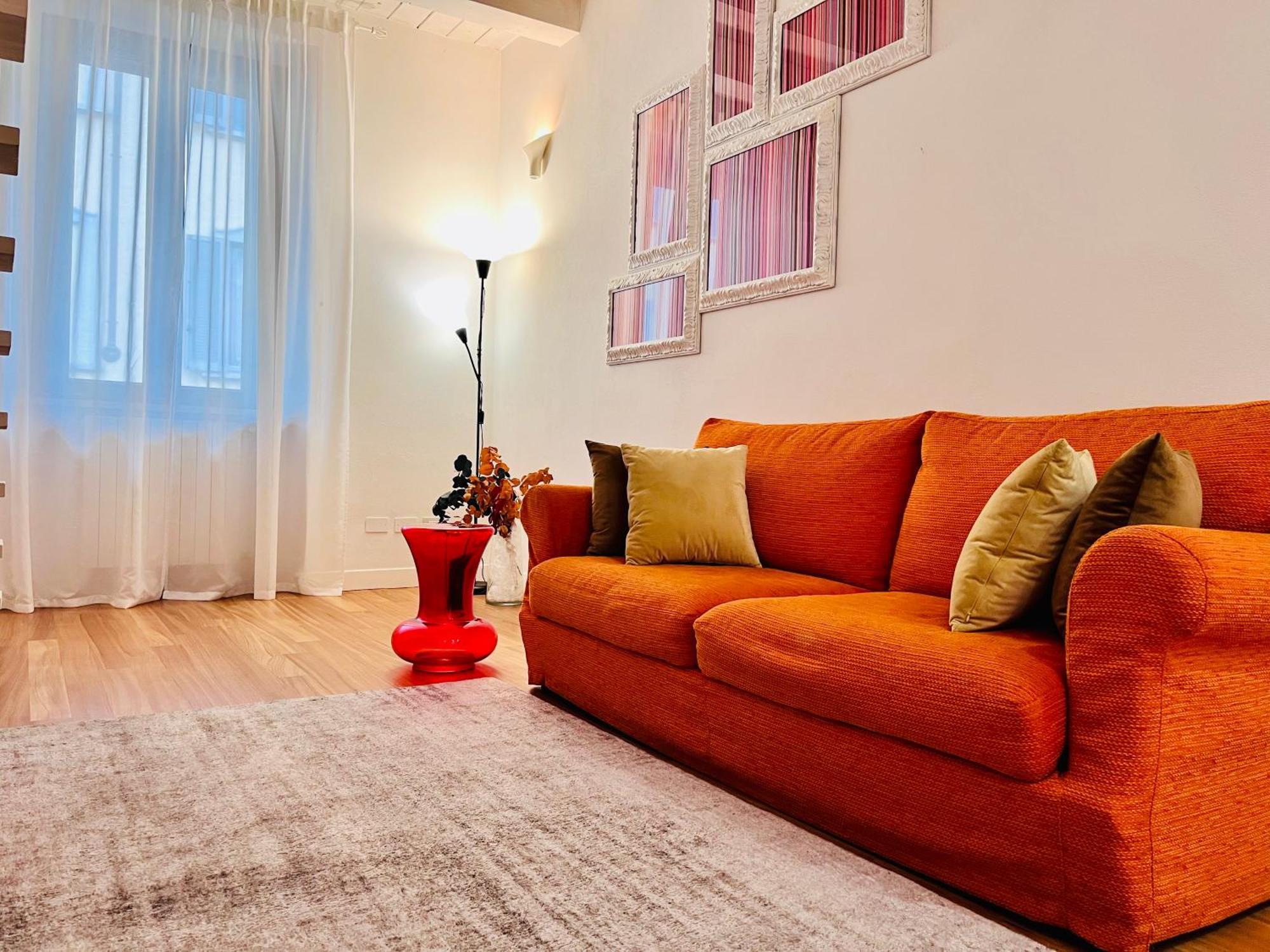 Riverside Loft Navigli - Spacious Two-Bedroom Apartment มิลาน ภายนอก รูปภาพ