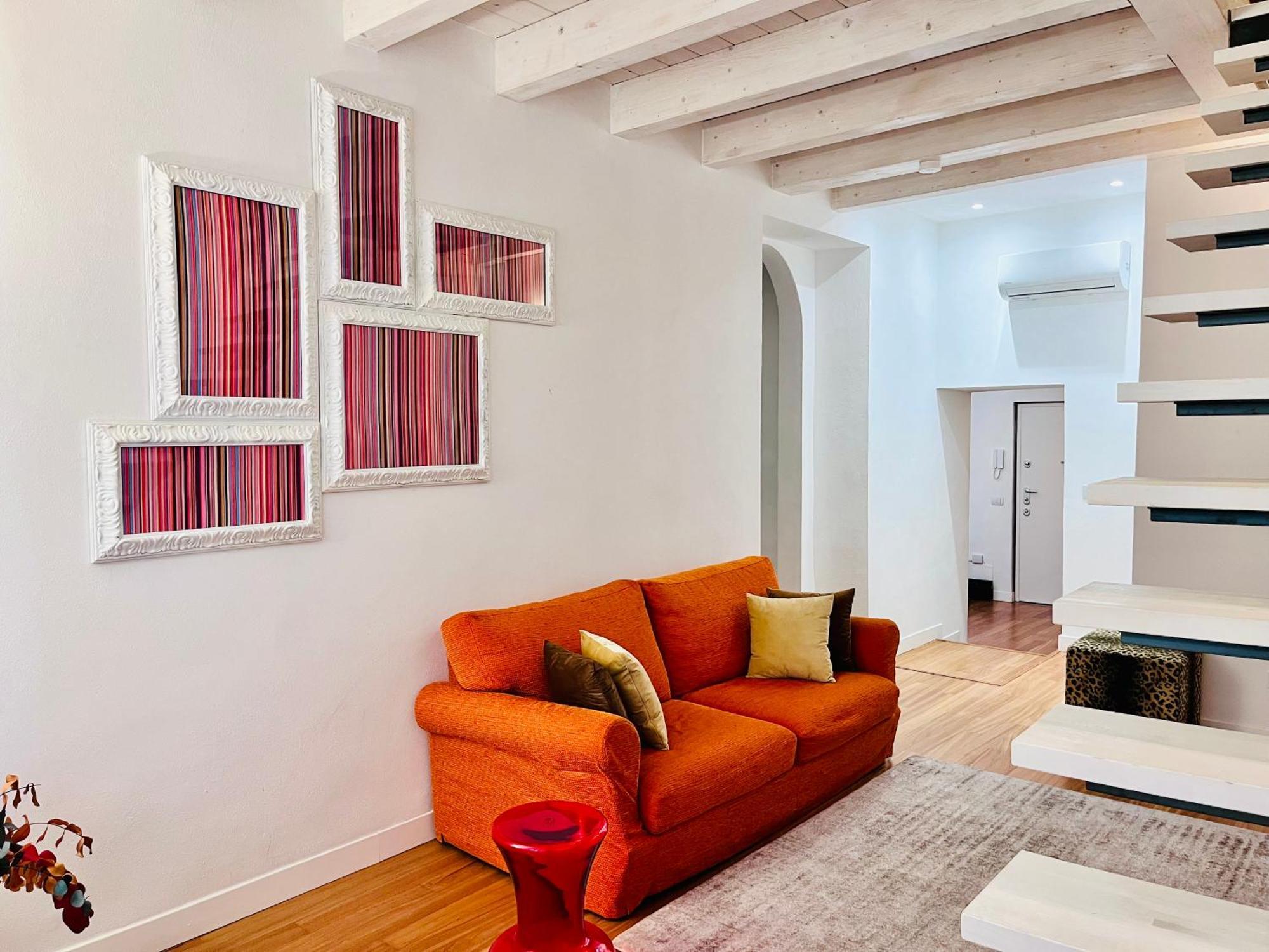 Riverside Loft Navigli - Spacious Two-Bedroom Apartment มิลาน ภายนอก รูปภาพ