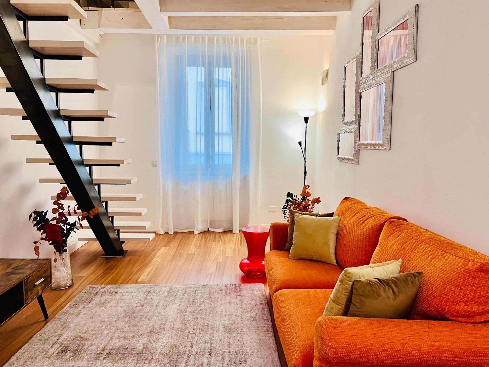 Riverside Loft Navigli - Spacious Two-Bedroom Apartment มิลาน ภายนอก รูปภาพ
