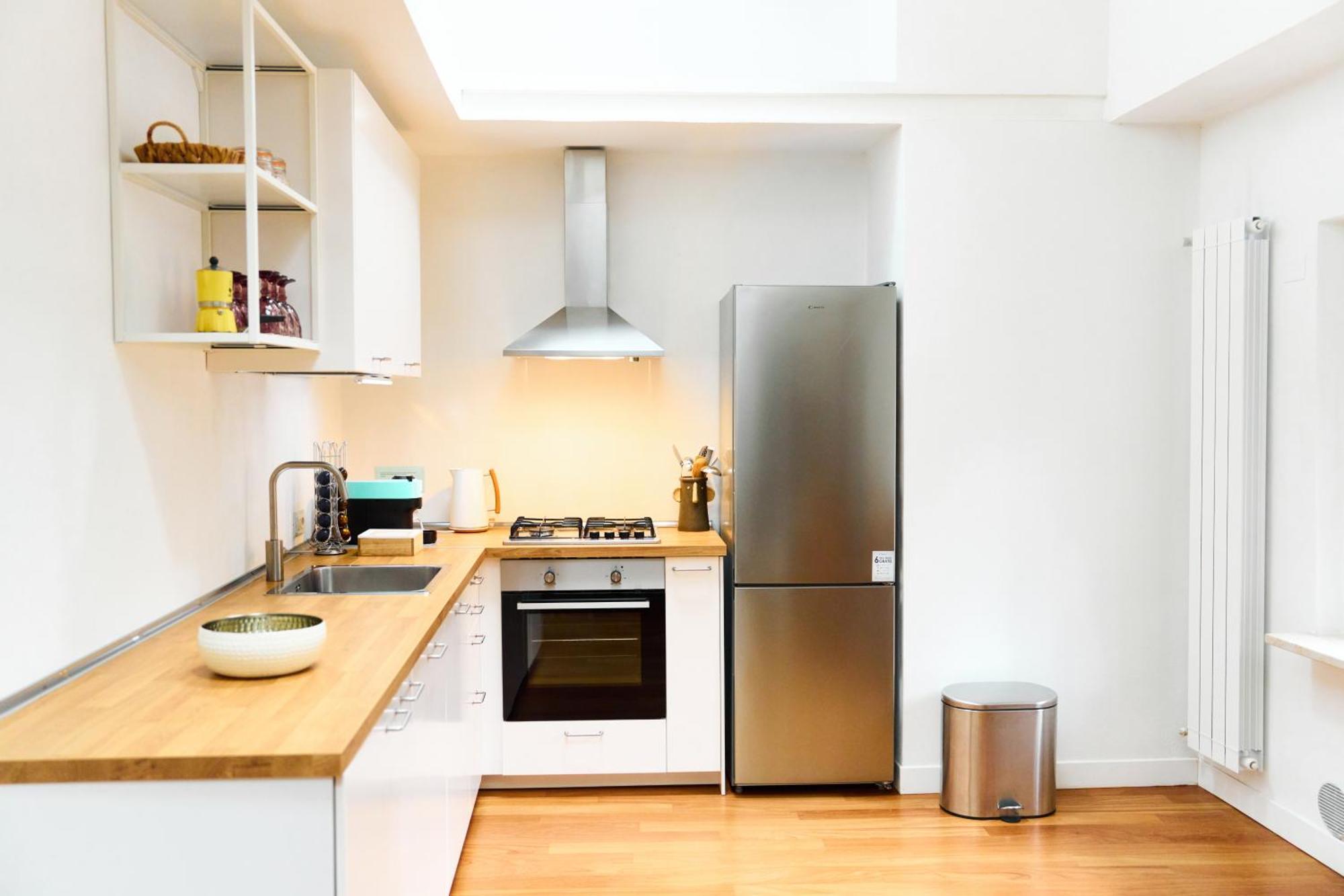 Riverside Loft Navigli - Spacious Two-Bedroom Apartment มิลาน ภายนอก รูปภาพ