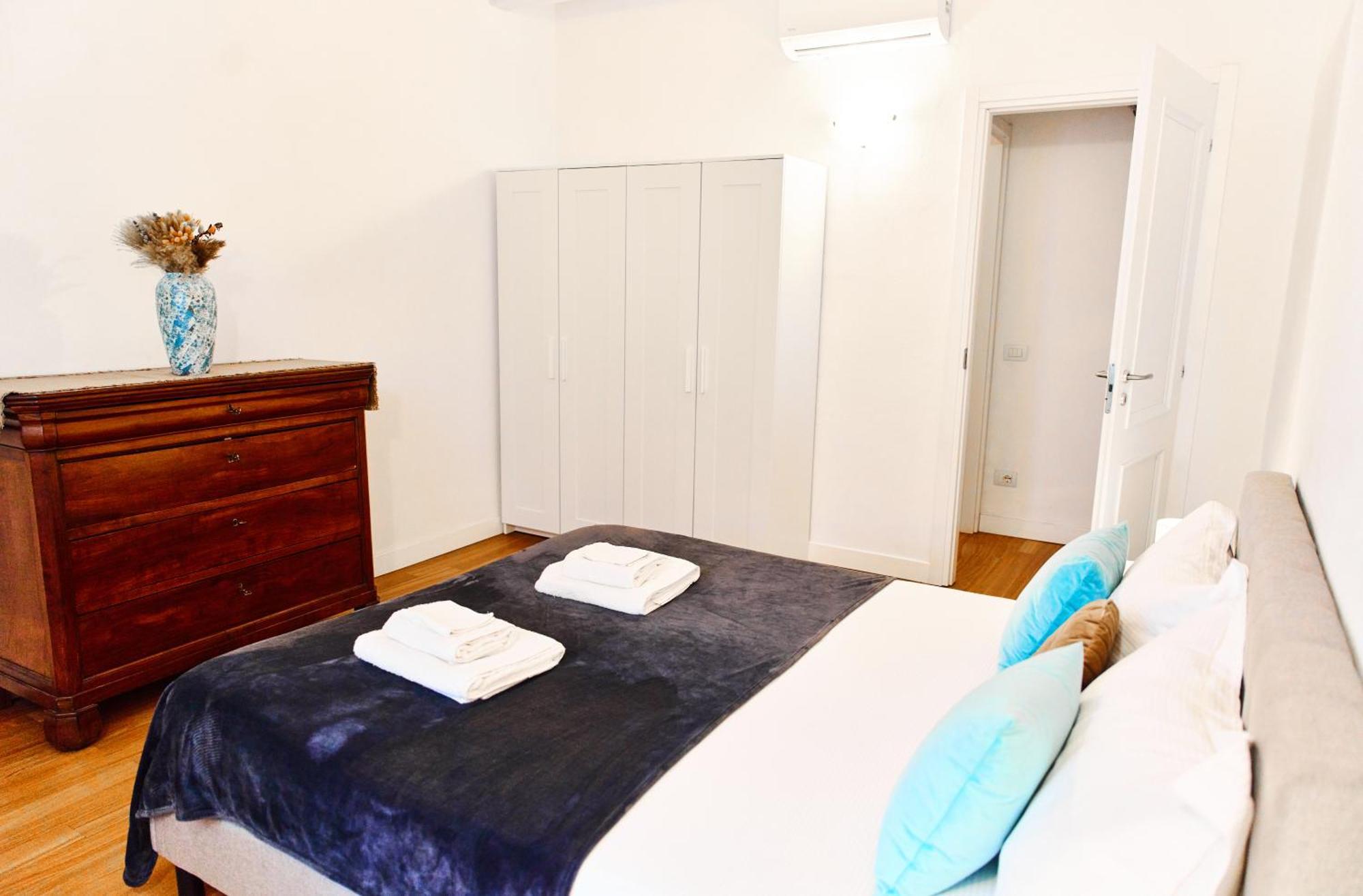Riverside Loft Navigli - Spacious Two-Bedroom Apartment มิลาน ภายนอก รูปภาพ