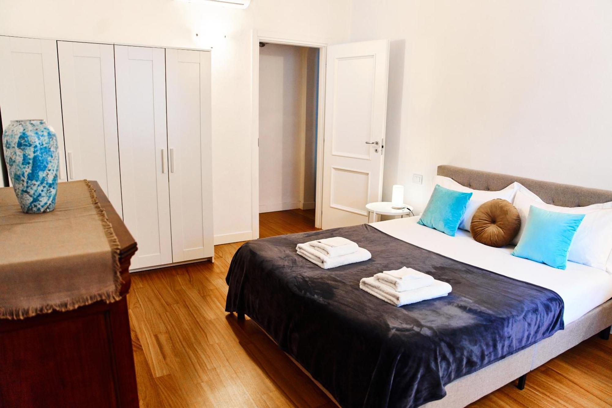 Riverside Loft Navigli - Spacious Two-Bedroom Apartment มิลาน ภายนอก รูปภาพ