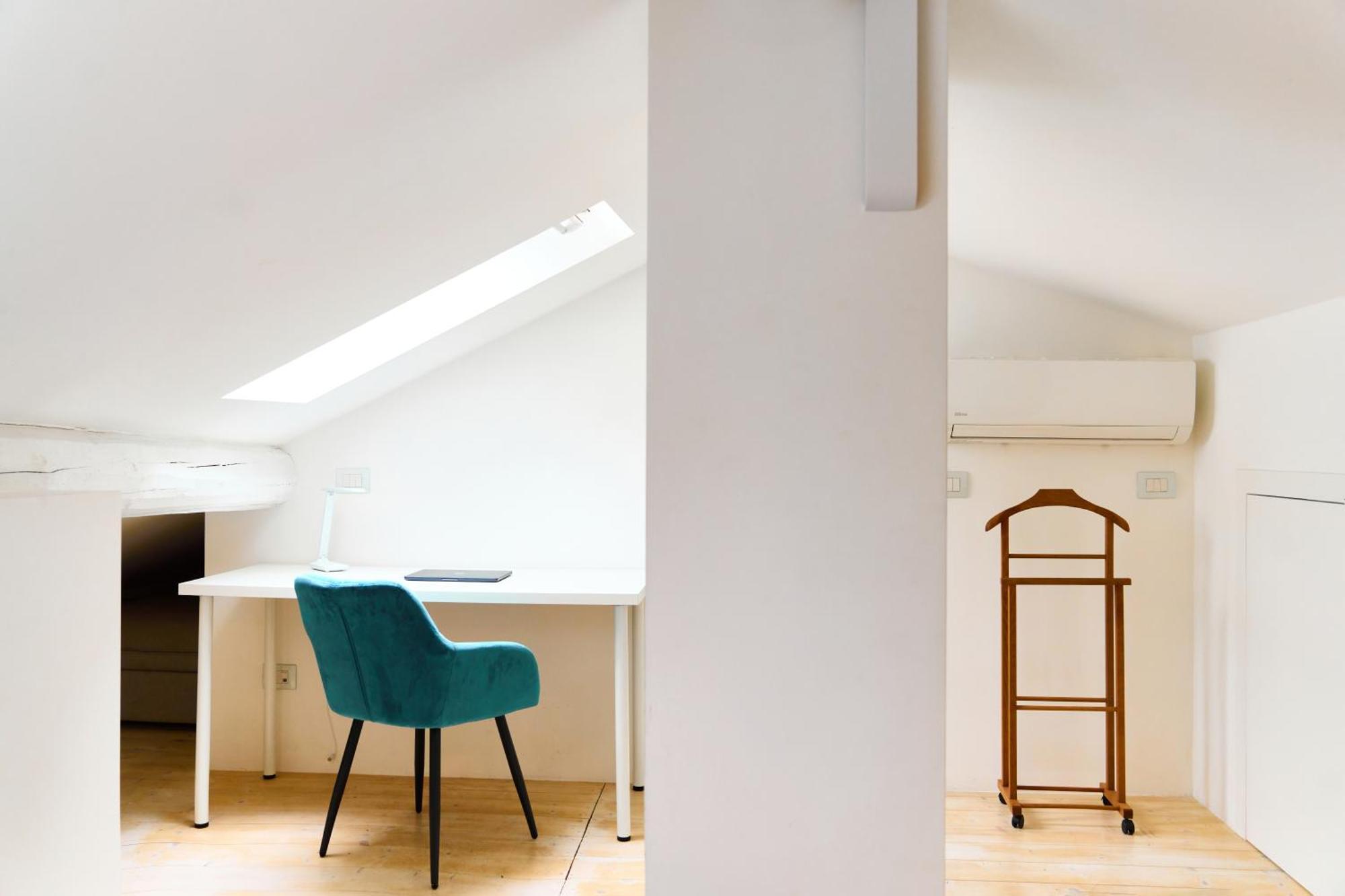 Riverside Loft Navigli - Spacious Two-Bedroom Apartment มิลาน ภายนอก รูปภาพ
