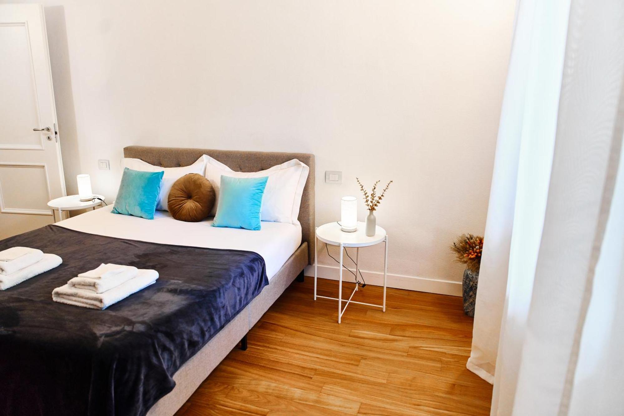 Riverside Loft Navigli - Spacious Two-Bedroom Apartment มิลาน ภายนอก รูปภาพ