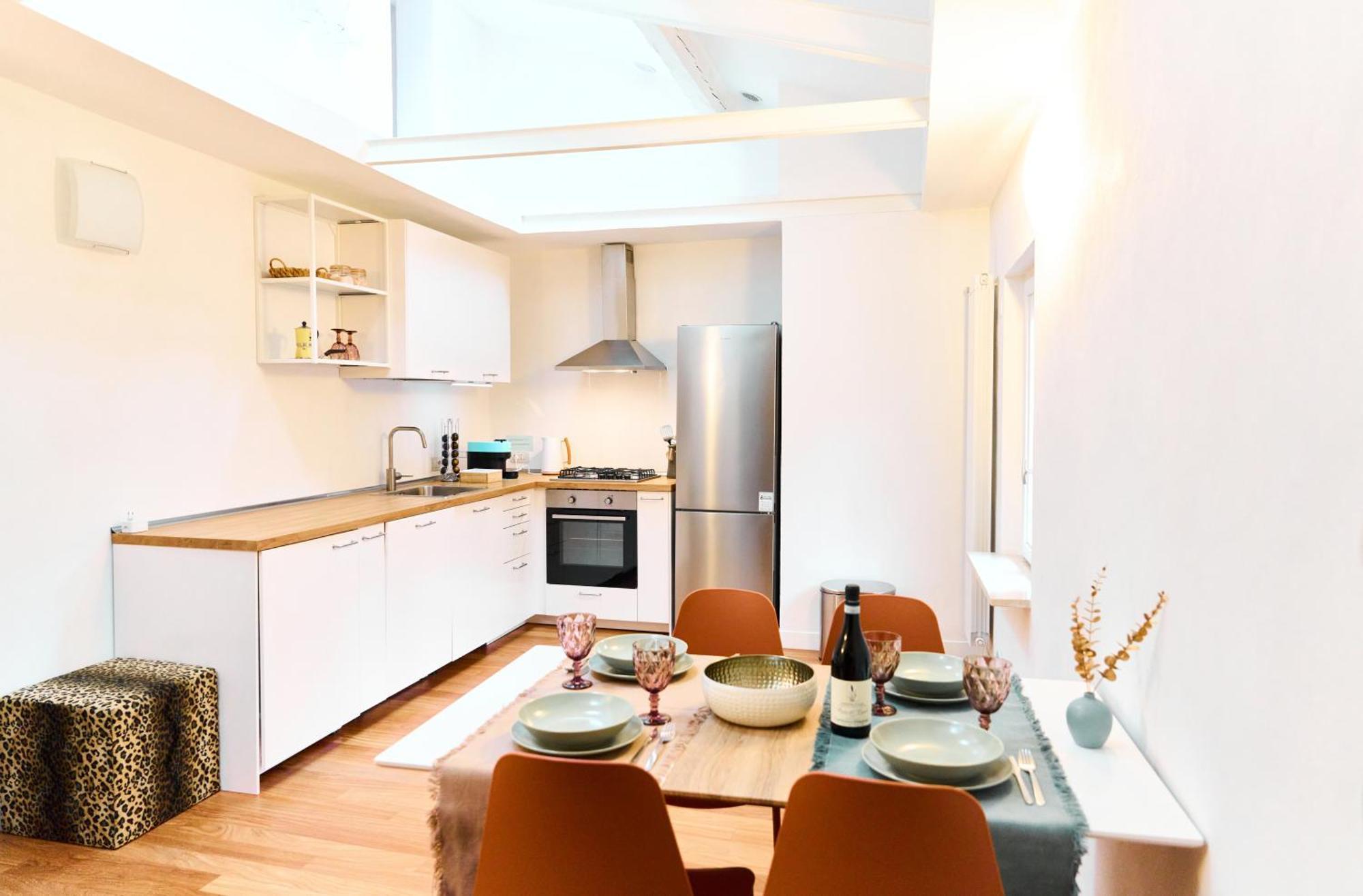 Riverside Loft Navigli - Spacious Two-Bedroom Apartment มิลาน ภายนอก รูปภาพ