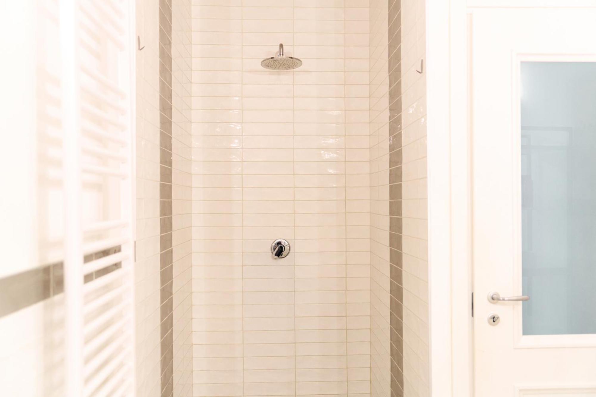 Riverside Loft Navigli - Spacious Two-Bedroom Apartment มิลาน ภายนอก รูปภาพ