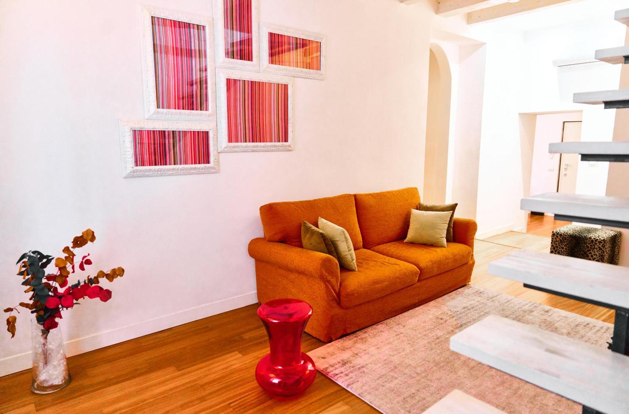 Riverside Loft Navigli - Spacious Two-Bedroom Apartment มิลาน ภายนอก รูปภาพ